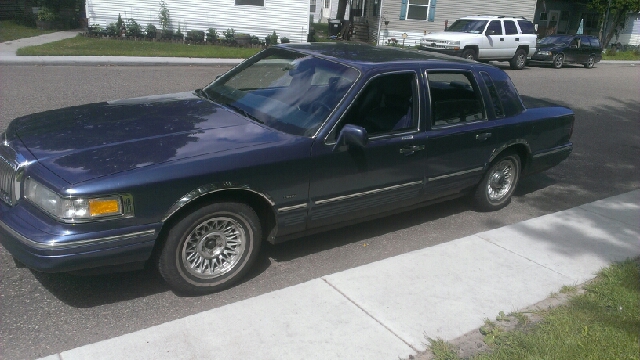 1996 Lincoln Town Car DOWN 4.9 WAC