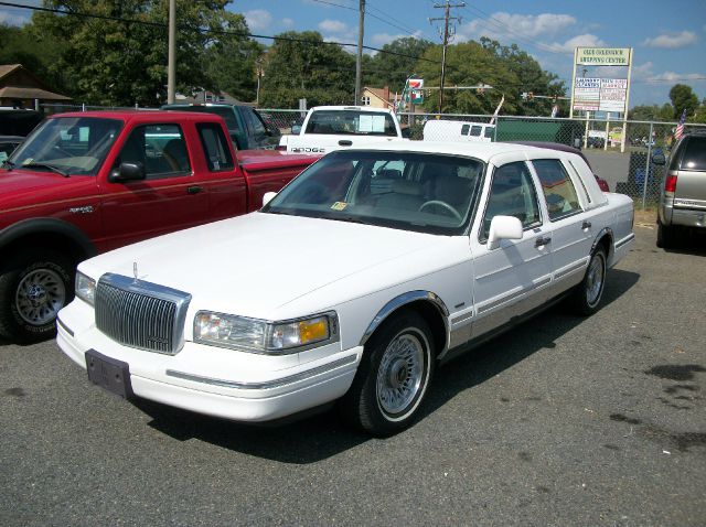 1996 Lincoln Town Car DOWN 4.9 WAC