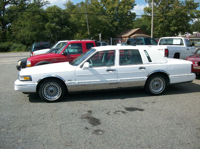 1996 Lincoln Town Car DOWN 4.9 WAC