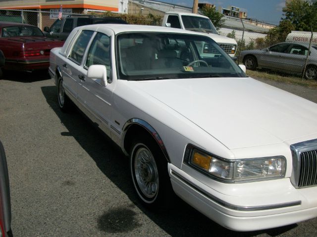 1996 Lincoln Town Car DOWN 4.9 WAC