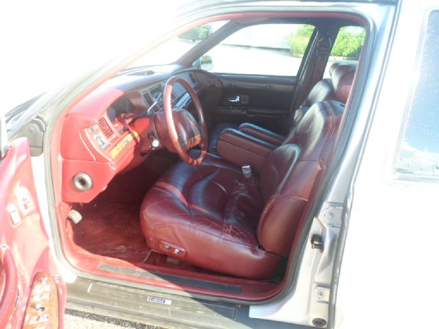 1996 Lincoln Town Car DOWN 4.9 WAC