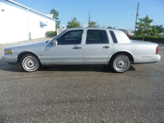 1996 Lincoln Town Car DOWN 4.9 WAC
