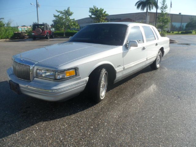 1996 Lincoln Town Car DOWN 4.9 WAC