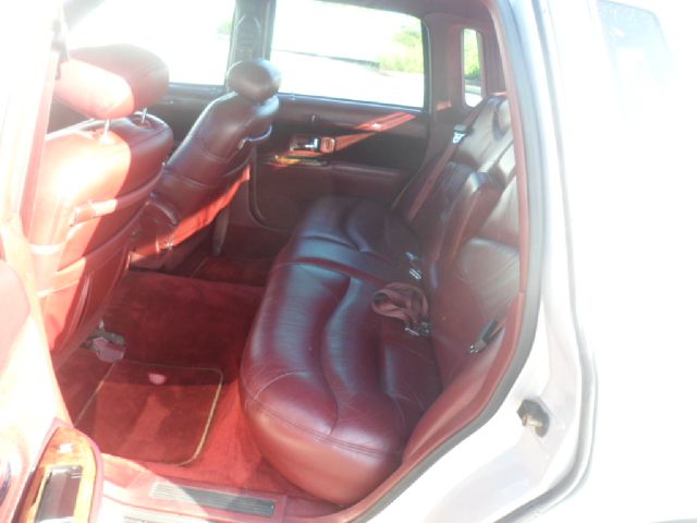 1996 Lincoln Town Car DOWN 4.9 WAC