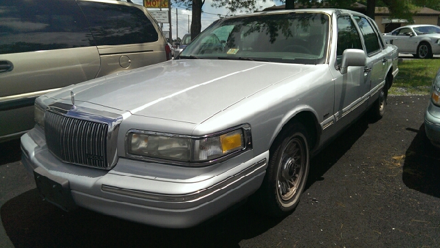 1996 Lincoln Town Car DOWN 4.9 WAC