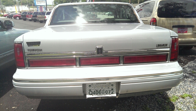 1996 Lincoln Town Car DOWN 4.9 WAC