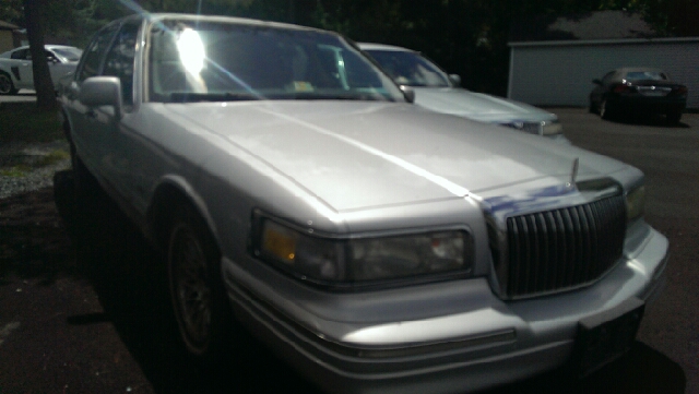1996 Lincoln Town Car DOWN 4.9 WAC