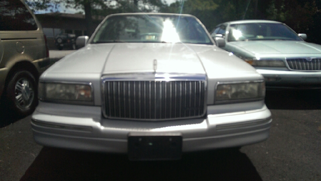 1996 Lincoln Town Car DOWN 4.9 WAC