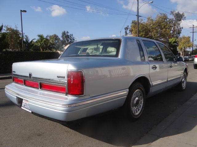 1997 Lincoln Town Car DOWN 4.9 WAC