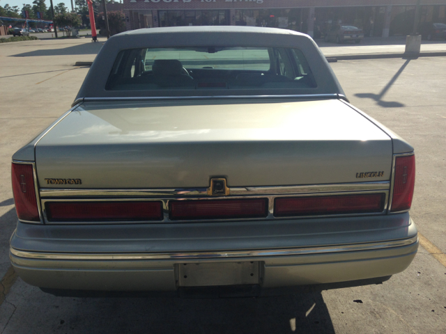 1997 Lincoln Town Car DOWN 4.9 WAC