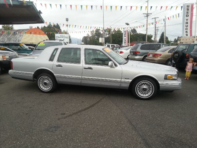 1997 Lincoln Town Car DOWN 4.9 WAC