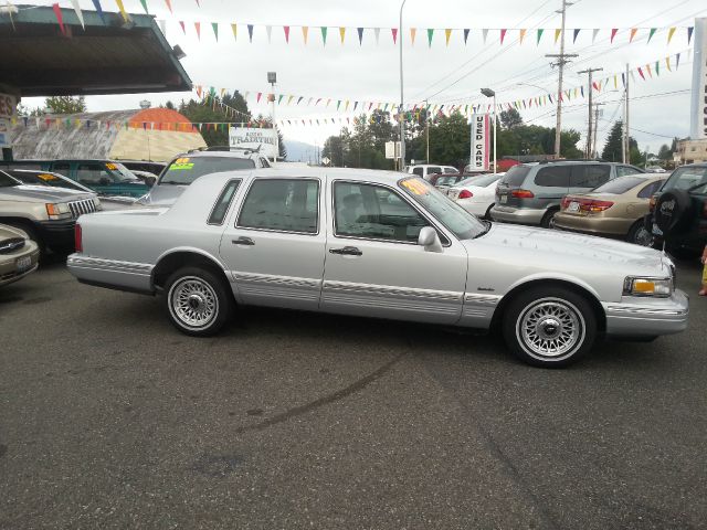 1997 Lincoln Town Car DOWN 4.9 WAC