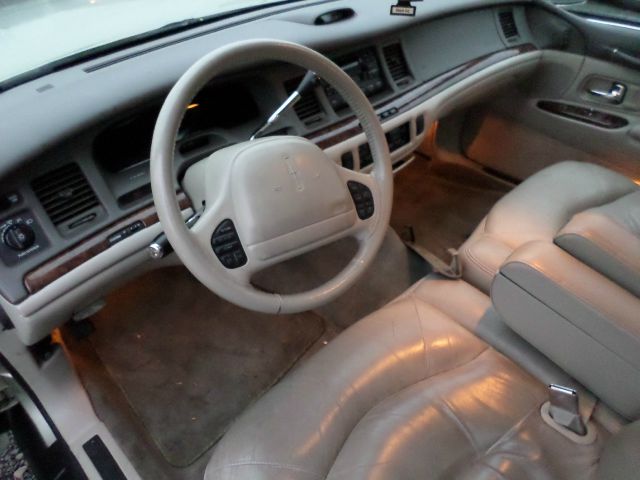 1997 Lincoln Town Car DOWN 4.9 WAC