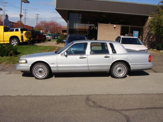 1997 Lincoln Town Car DOWN 4.9 WAC