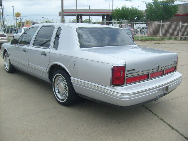 1997 Lincoln Town Car DOWN 4.9 WAC