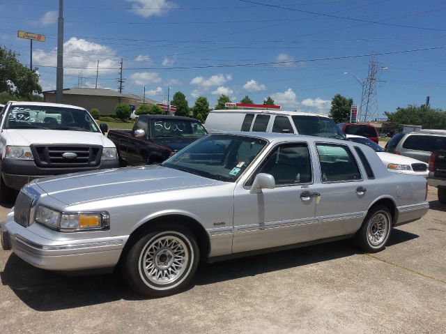 1997 Lincoln Town Car DOWN 4.9 WAC