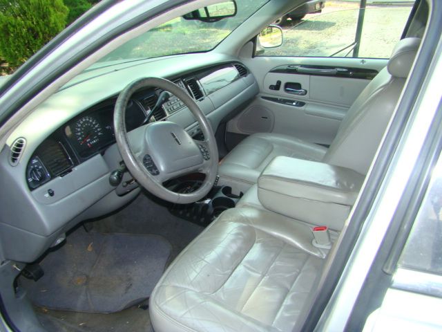 1998 Lincoln Town Car DOWN 4.9 WAC