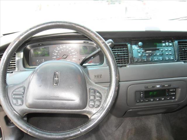 1998 Lincoln Town Car DOWN 4.9 WAC