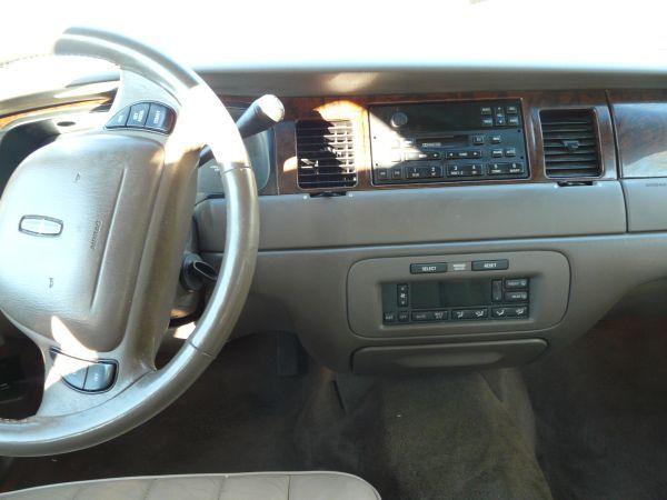 1998 Lincoln Town Car W/ RES