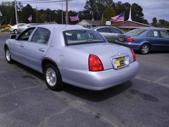 1998 Lincoln Town Car DOWN 4.9 WAC