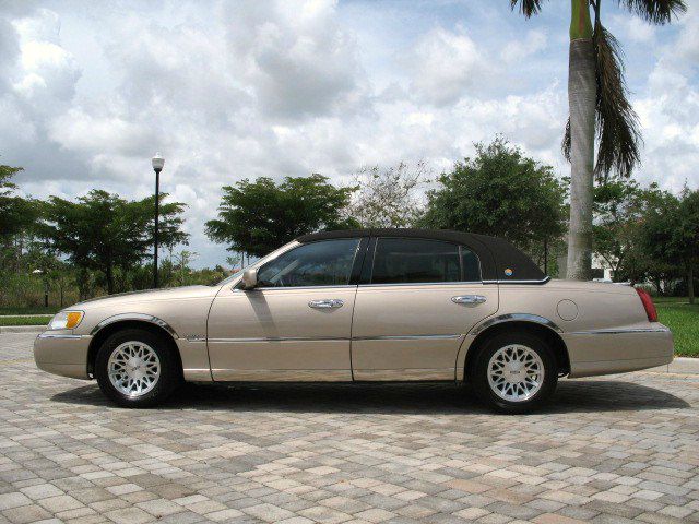 1998 Lincoln Town Car LT FWD 1SD