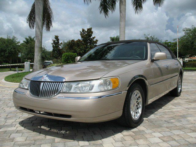 1998 Lincoln Town Car LT FWD 1SD