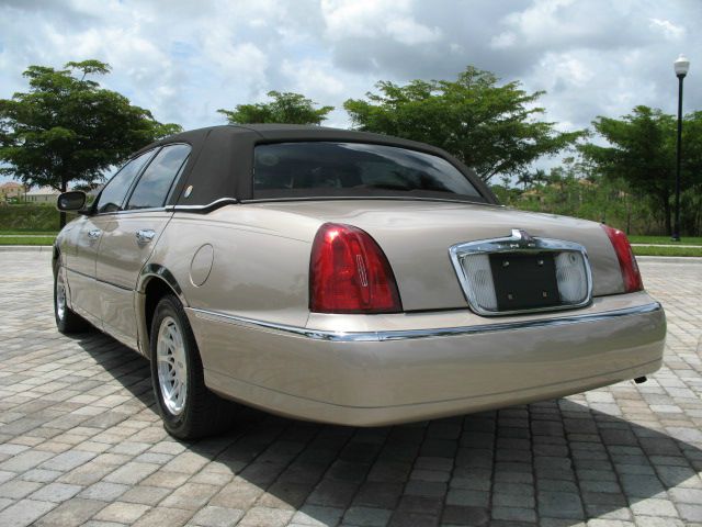 1998 Lincoln Town Car LT FWD 1SD