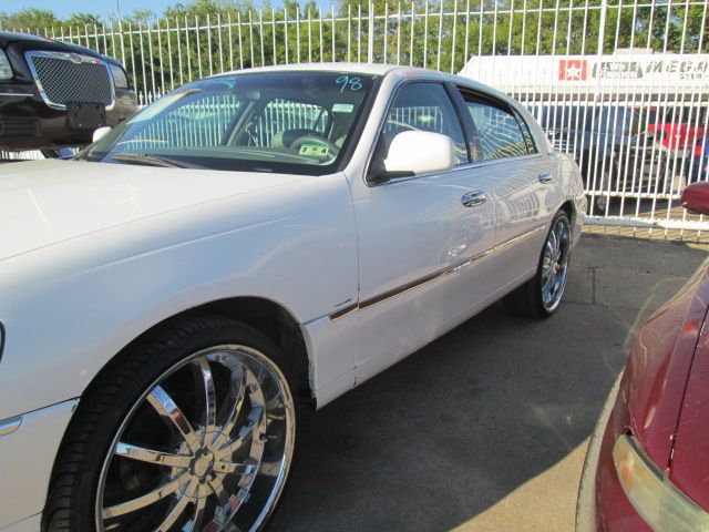 1998 Lincoln Town Car DOWN 4.9 WAC