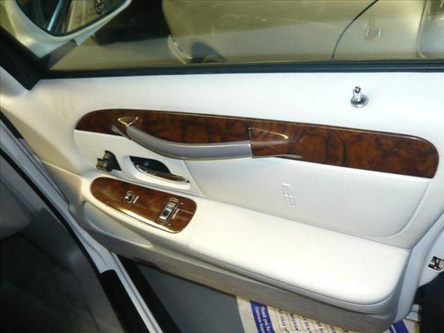 1999 Lincoln Town Car DOWN 4.9 WAC