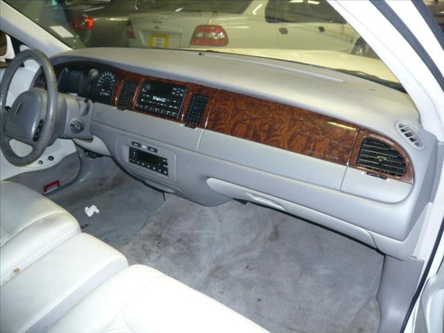 1999 Lincoln Town Car DOWN 4.9 WAC