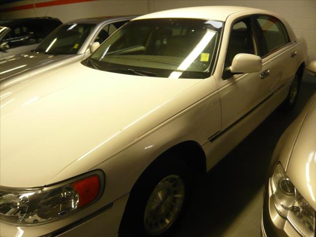1999 Lincoln Town Car DOWN 4.9 WAC