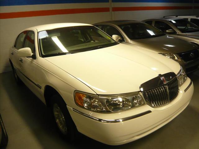 1999 Lincoln Town Car DOWN 4.9 WAC