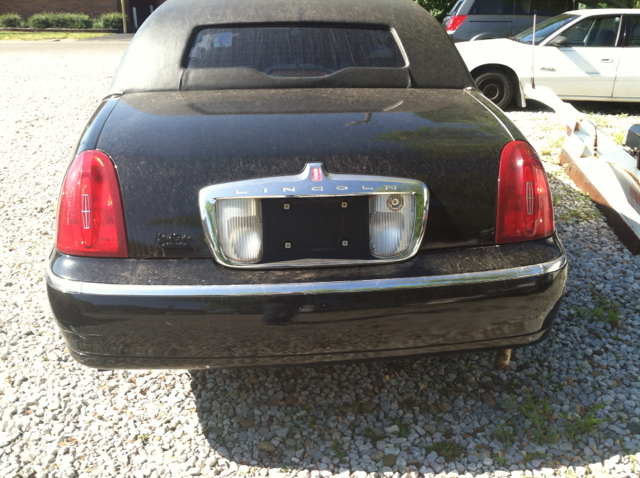 1999 Lincoln Town Car 2.0T Local Trade-in