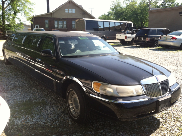 1999 Lincoln Town Car 2.0T Local Trade-in
