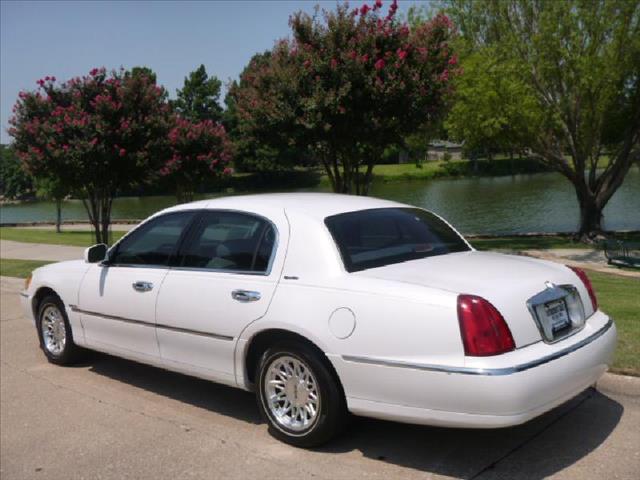 1999 Lincoln Town Car DOWN 4.9 WAC