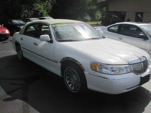 1999 Lincoln Town Car DOWN 4.9 WAC