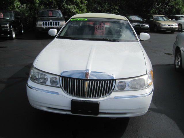 1999 Lincoln Town Car DOWN 4.9 WAC