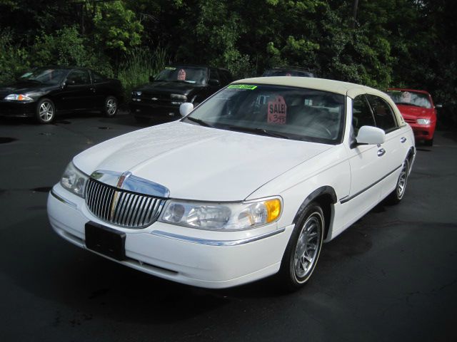 1999 Lincoln Town Car DOWN 4.9 WAC