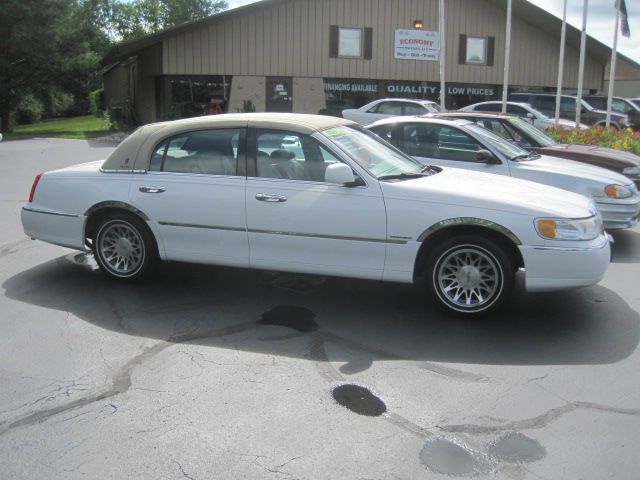 1999 Lincoln Town Car DOWN 4.9 WAC