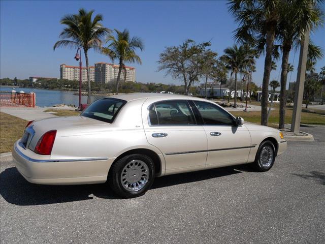 1999 Lincoln Town Car Unknown