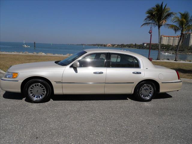 1999 Lincoln Town Car Unknown