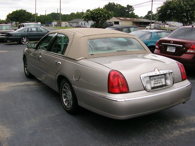 1999 Lincoln Town Car DOWN 4.9 WAC