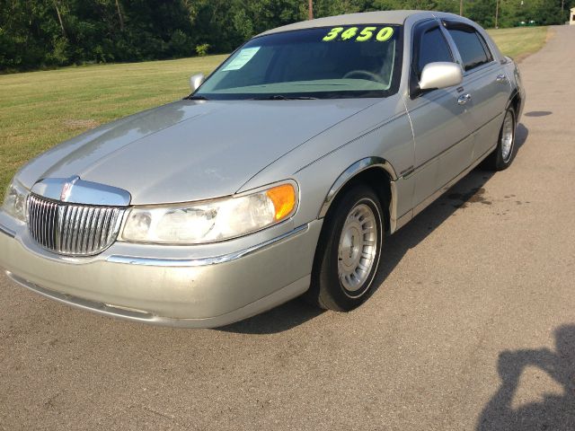 1999 Lincoln Town Car DOWN 4.9 WAC
