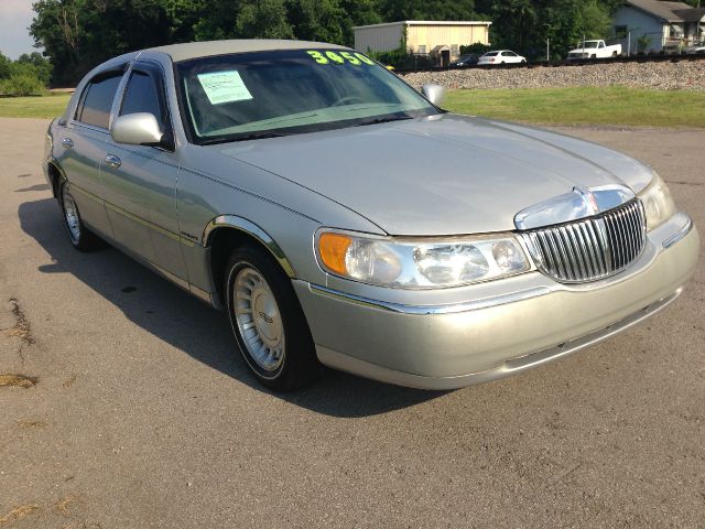 1999 Lincoln Town Car DOWN 4.9 WAC