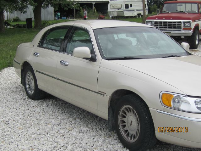 1999 Lincoln Town Car ZR-2 Extended Cab