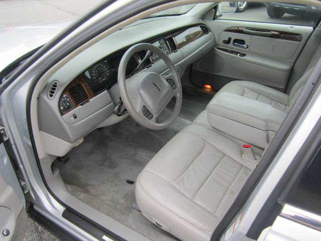 1999 Lincoln Town Car DOWN 4.9 WAC