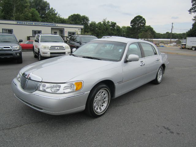 1999 Lincoln Town Car DOWN 4.9 WAC