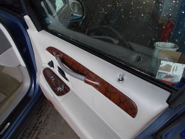 1999 Lincoln Town Car DOWN 4.9 WAC