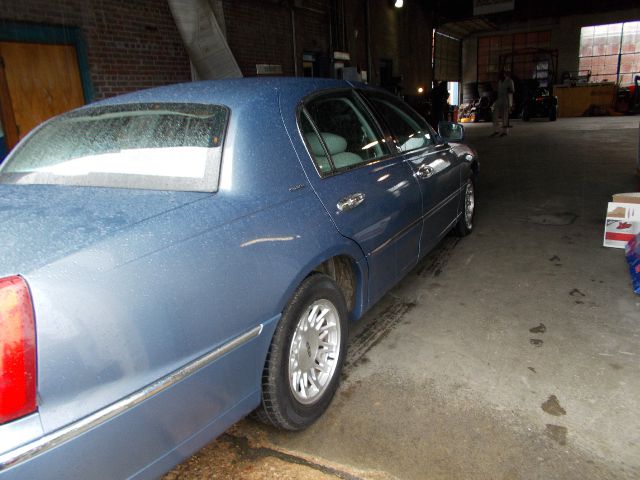 1999 Lincoln Town Car DOWN 4.9 WAC