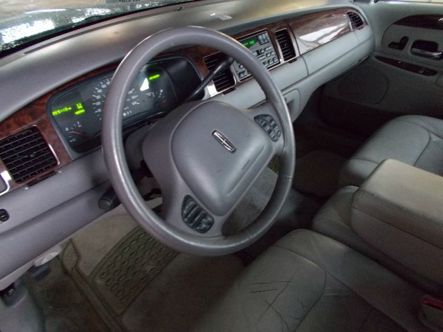1999 Lincoln Town Car DOWN 4.9 WAC